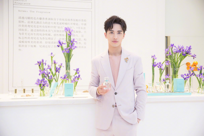 中国内地中国上海男演员许魏洲时尚杂志帅气高清写真图片壁纸图片
