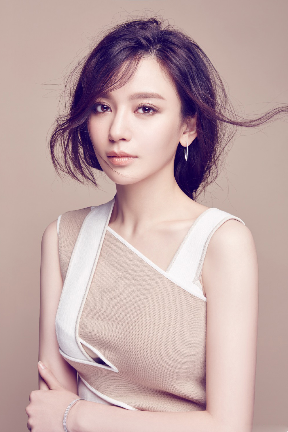中国内地安徽女演员施诗人气名模性感礼服写真图片图片
