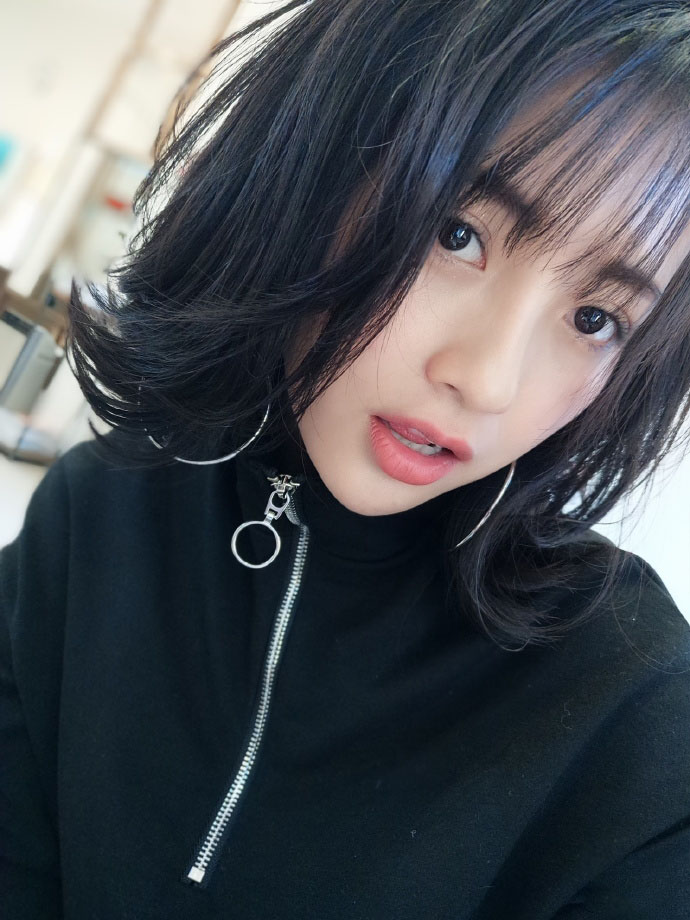 郭碧婷凌乱发型自拍写真图片图片