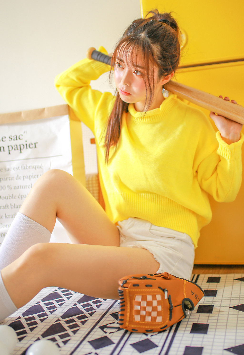 极品美女吊带短裤白丝袜诱惑写真图片