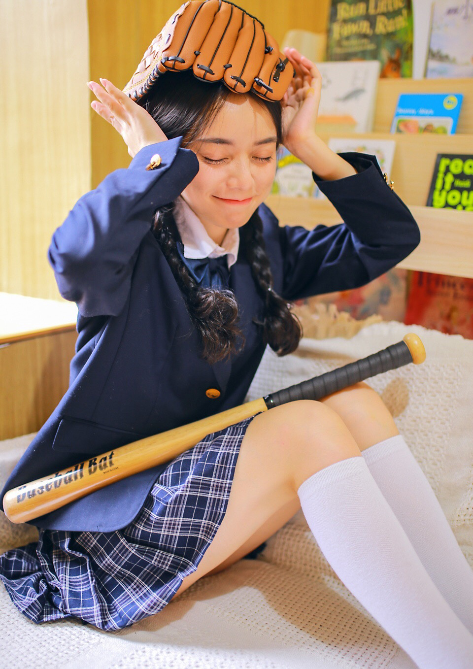 洛天依金丝雀可爱萝莉丝袜美腿Cosplay写真图片