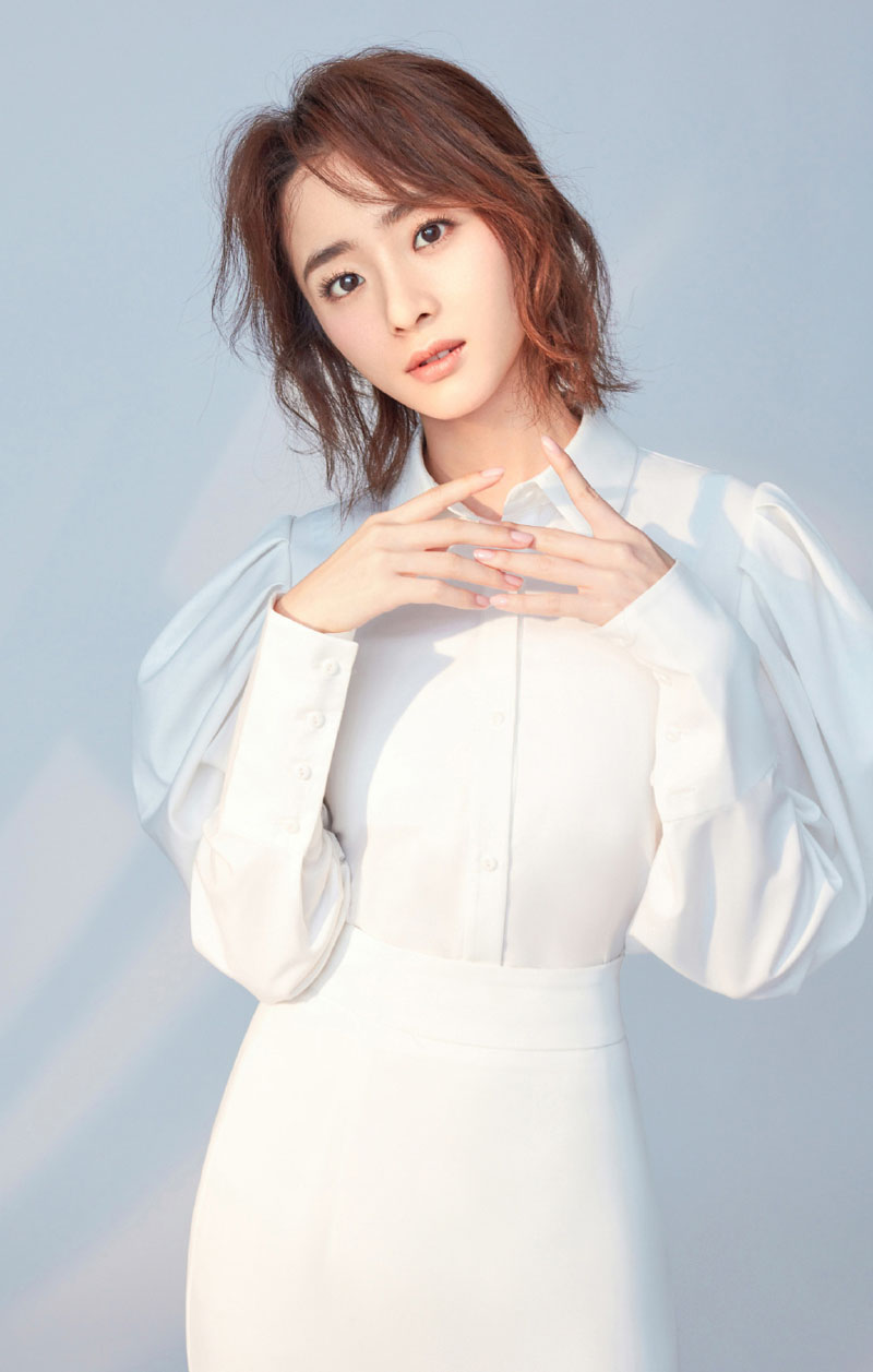 主持人李湘写真图片:清新淡雅宛若仙子图片 主持人李湘写真图片:清新淡雅宛若仙子图片
