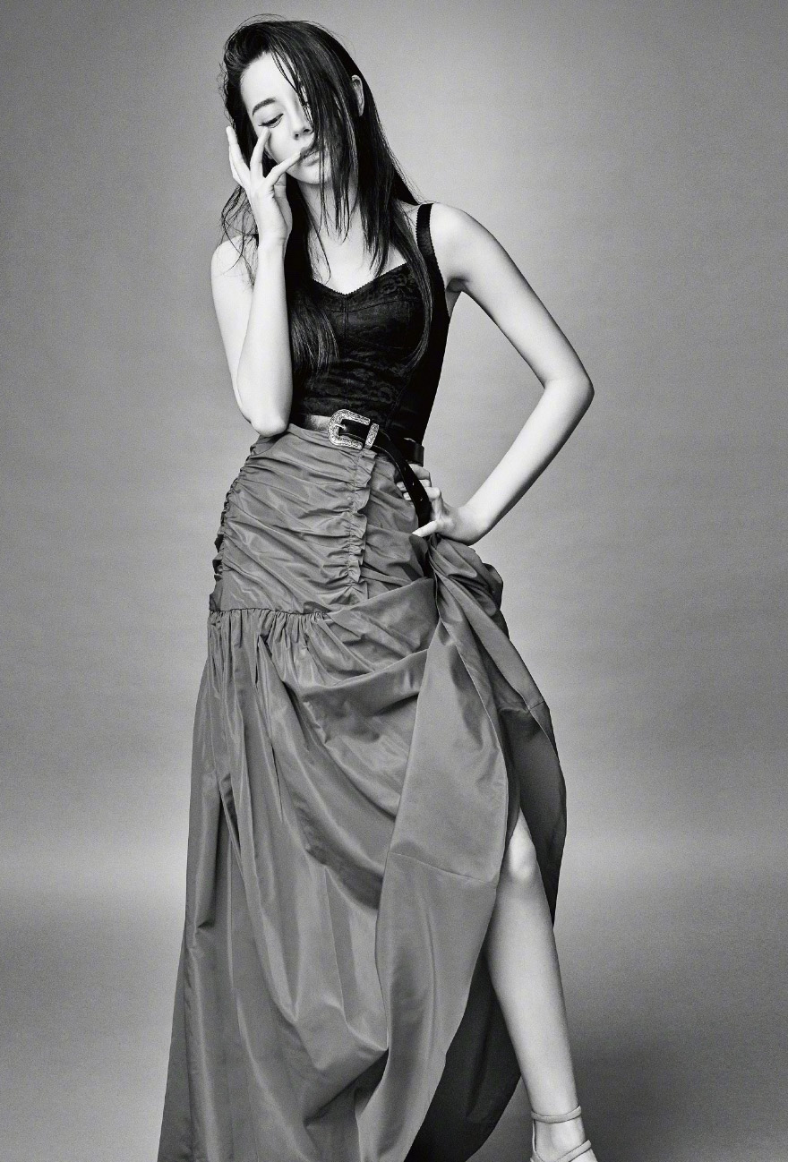 新疆乌鲁木齐美女演员迪丽热巴性感迷人写真桌面壁纸图片