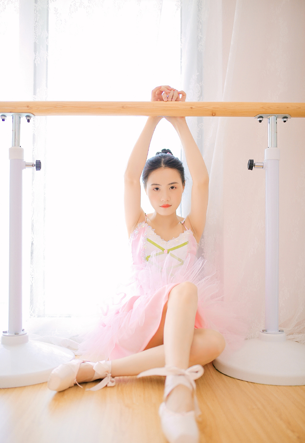 性感艺校美女自拍事业线美女写真图图片