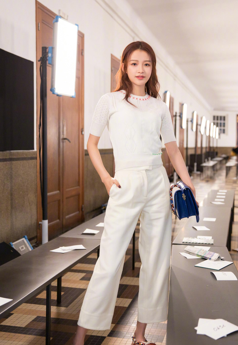 林省通化市集安女明星孙怡甜美优雅时尚杂志写真图片图片