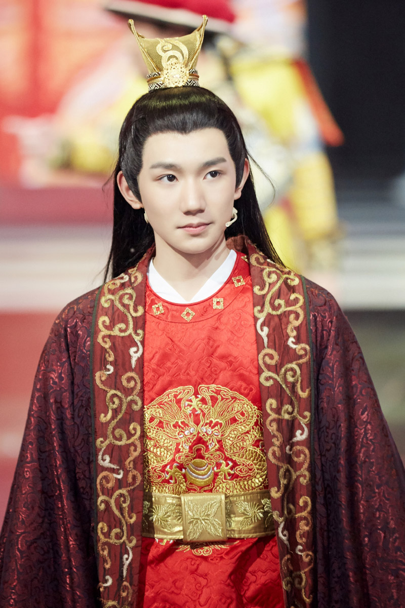 高清中国内地男歌手演员王源《王牌对王牌》英俊古装剧照图片图片