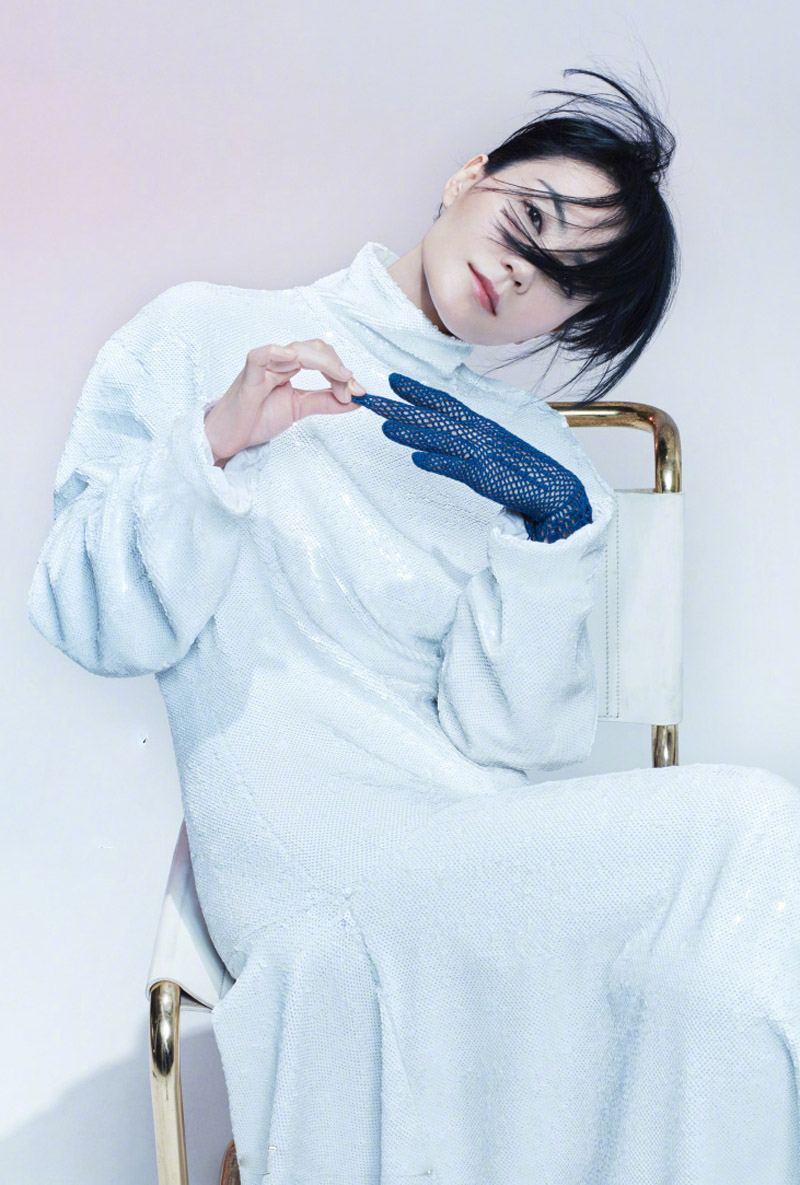 高清北京美女王菲时尚芭莎个性封面大片图片