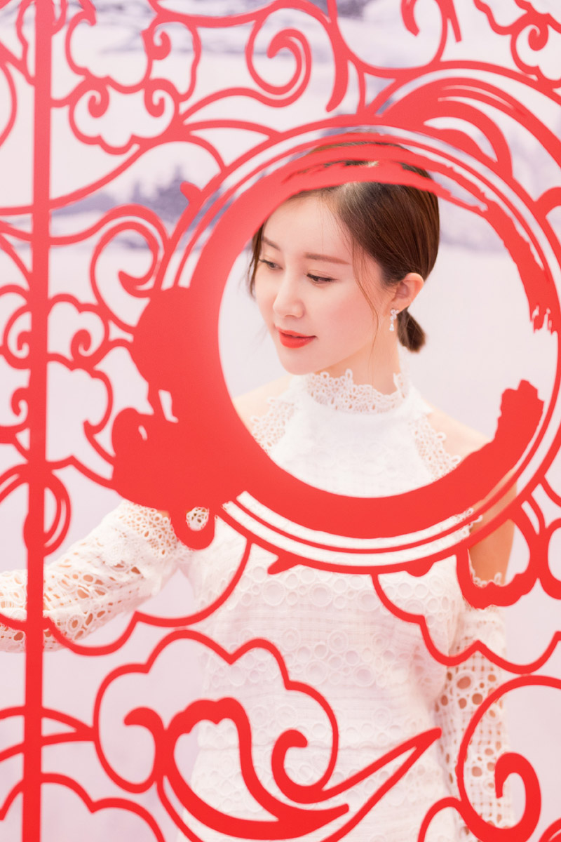 高清吉林美女演员舒畅春日街拍图片图片
