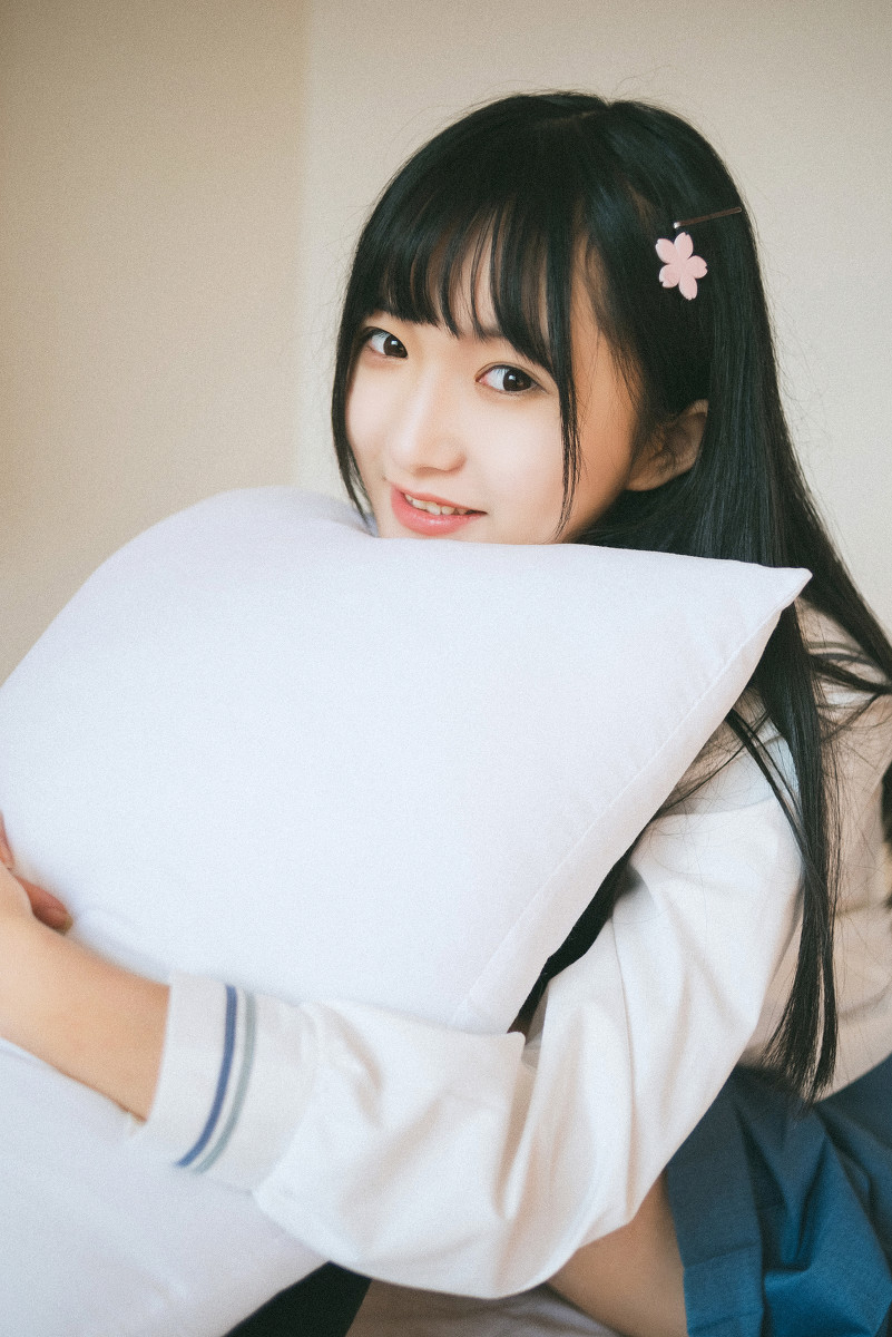 日本美女学生妹黑色丝袜美女制服诱惑写真图片