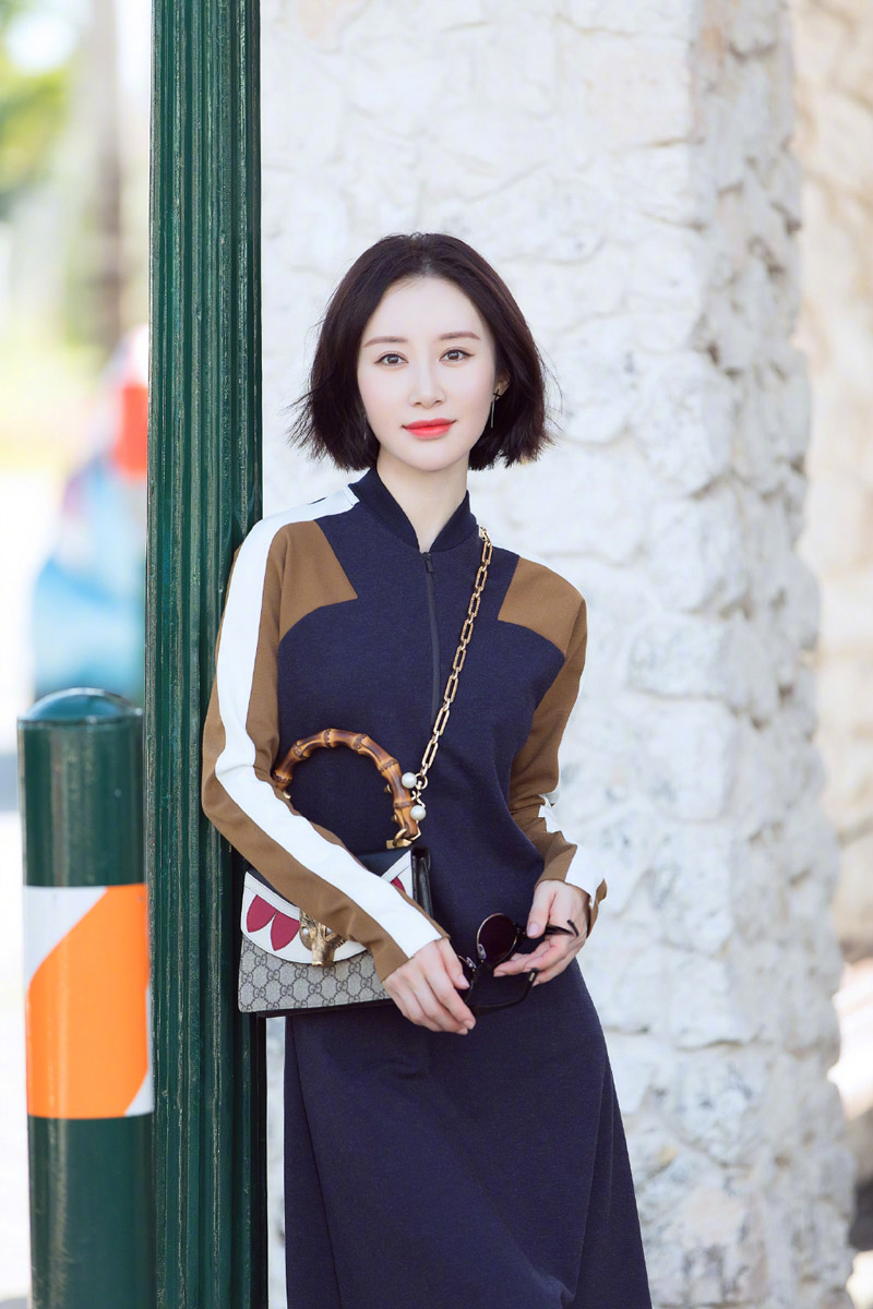 高清吉林美女演员舒畅春日街拍图片图片
