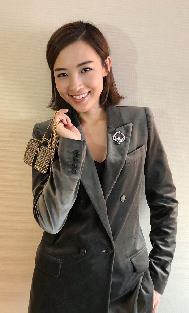 大陆福建省福州市台江女演员郑罗茜干练西装图片图片