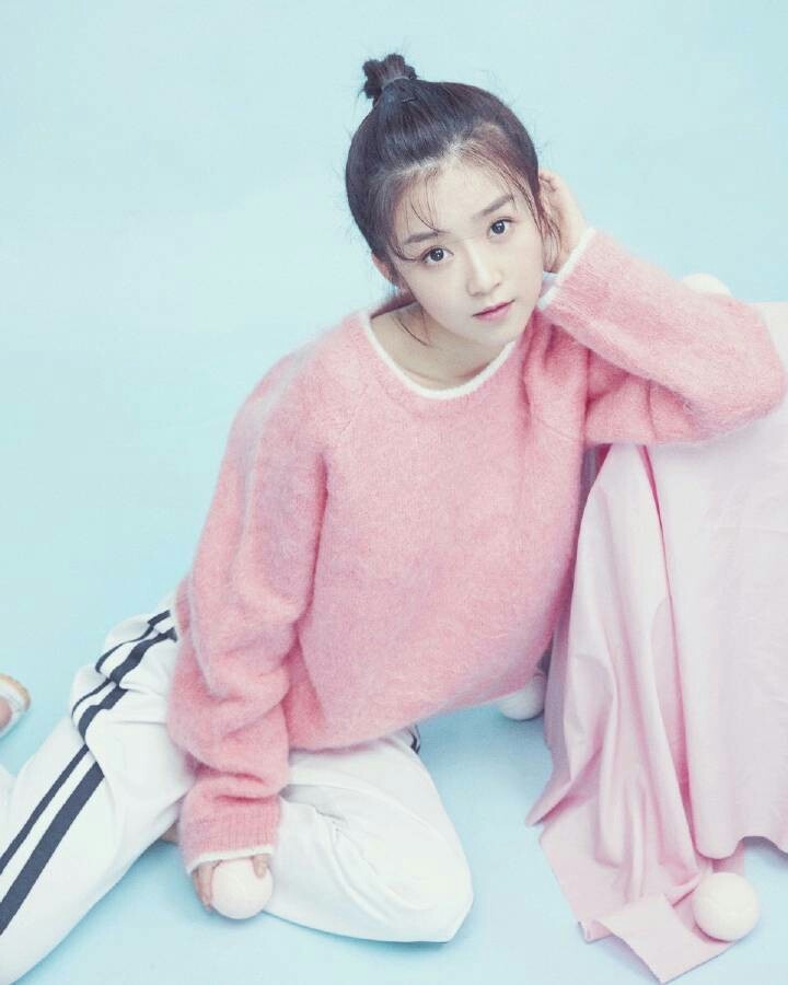 高清美女星宋伊人搞怪自拍素颜写真情绪九连拍写真图片图片
