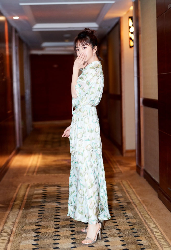 中国内地四川泸州影视女演员可爱女星谭松韵清纯静美写真图片