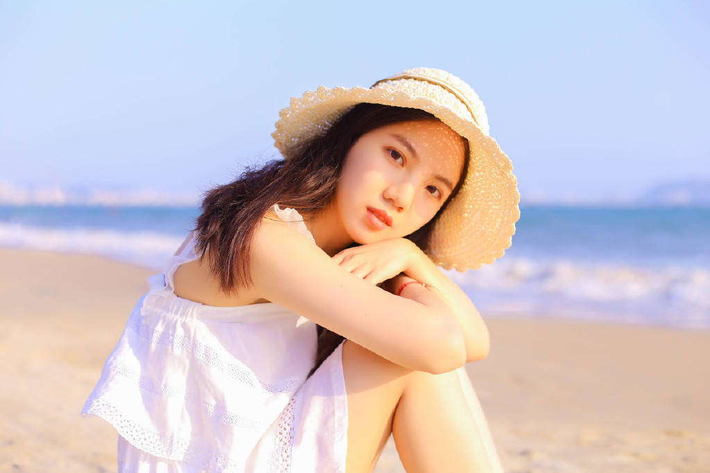 海边美女俏皮可爱甜美性感摄影美女写真图片