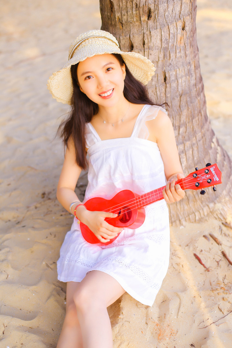 海边美女俏皮可爱甜美性感摄影美女写真图片