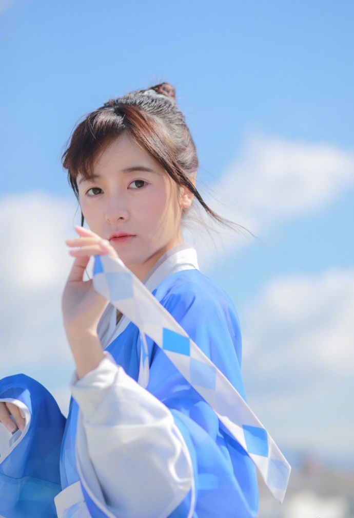 高清浙江省宁波美女徐娇户外吃红薯街拍可爱写真图片图片 高清浙江省宁波美女徐娇户外吃红薯街拍可爱写真图片图片