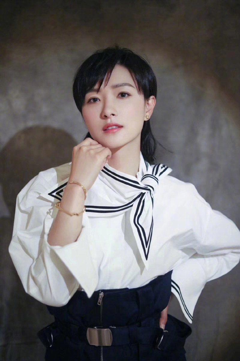 万茜OL装扮干练性感杂志写真图片图片