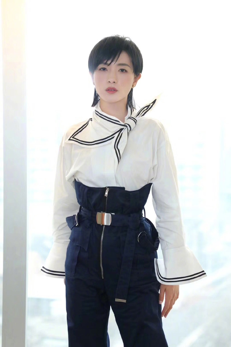 万茜OL装扮干练性感杂志写真图片图片