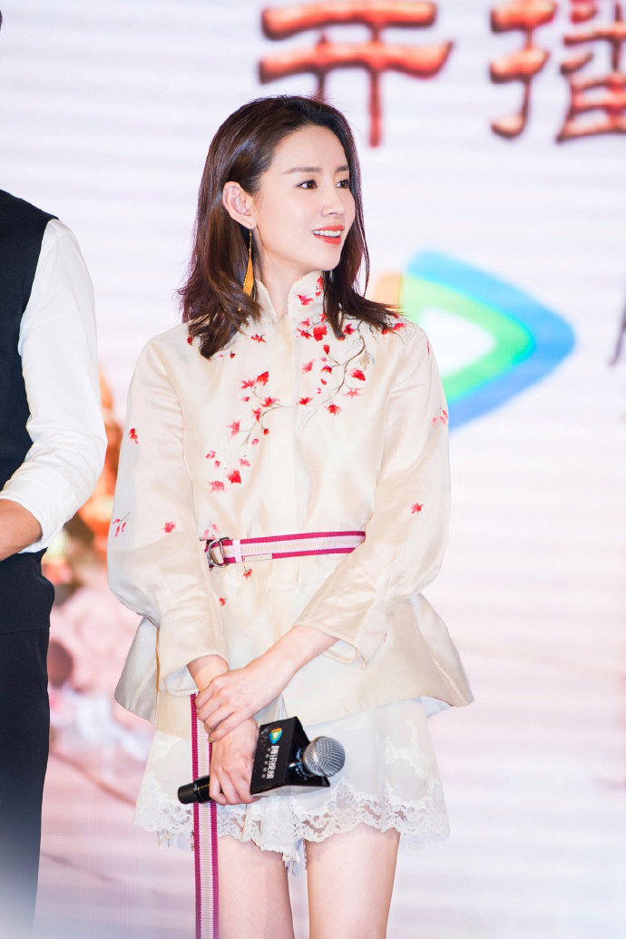 董洁及各一线女星演绎旗袍风情图片