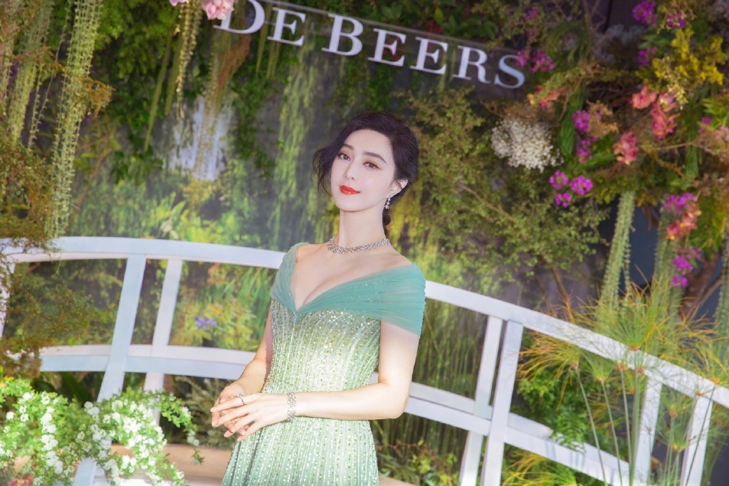 内地山东青岛女演员范冰冰古典唯美造型写真完美诠释了东方之美霸气范爷图片