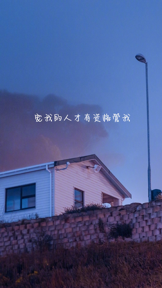 陈妍希露背超短裙性感亮相 被评唱功差心情低落图片