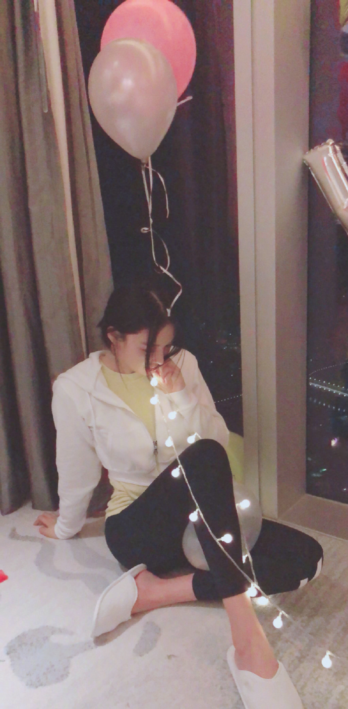 张馨予性感长裙礼服高清图片图片