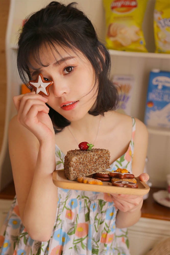 性感亚洲国产小嫩模福利四区吊带美少女性感美女高清图片图片