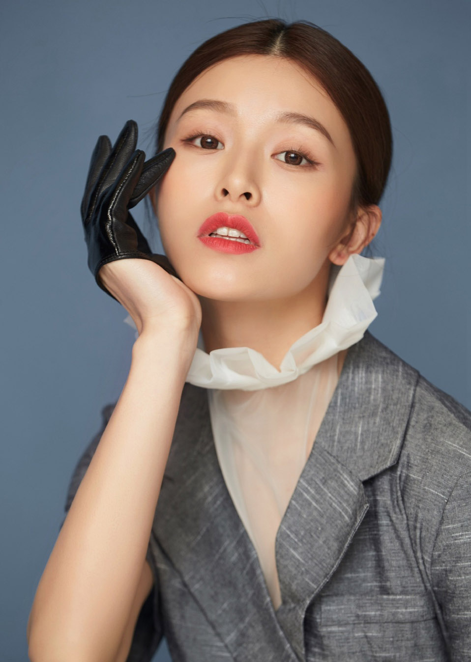文咏珊时尚杂志封写真图片：魅力十足图片