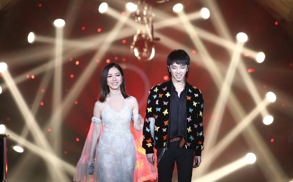 2013-2014火星歌手华晨宇机场图汇总 华晨宇图片图片