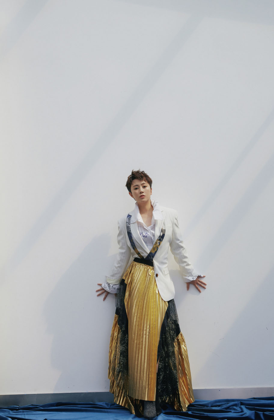 高清辽宁省丹东市宽甸满族自治美女马丽红色高叉长裙性感写真图片图片