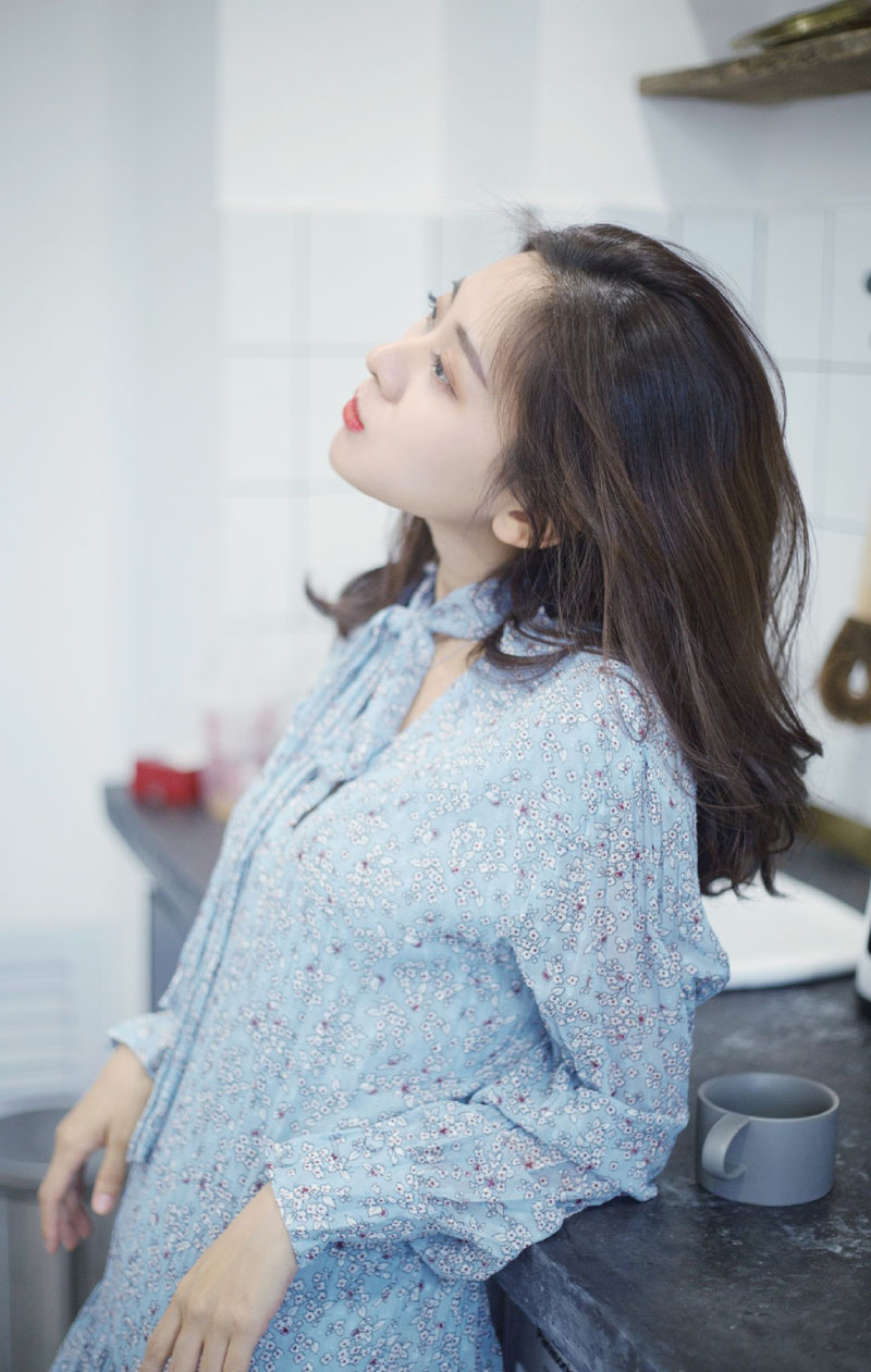 主持人李湘写真图片：清新淡雅宛若仙子图片