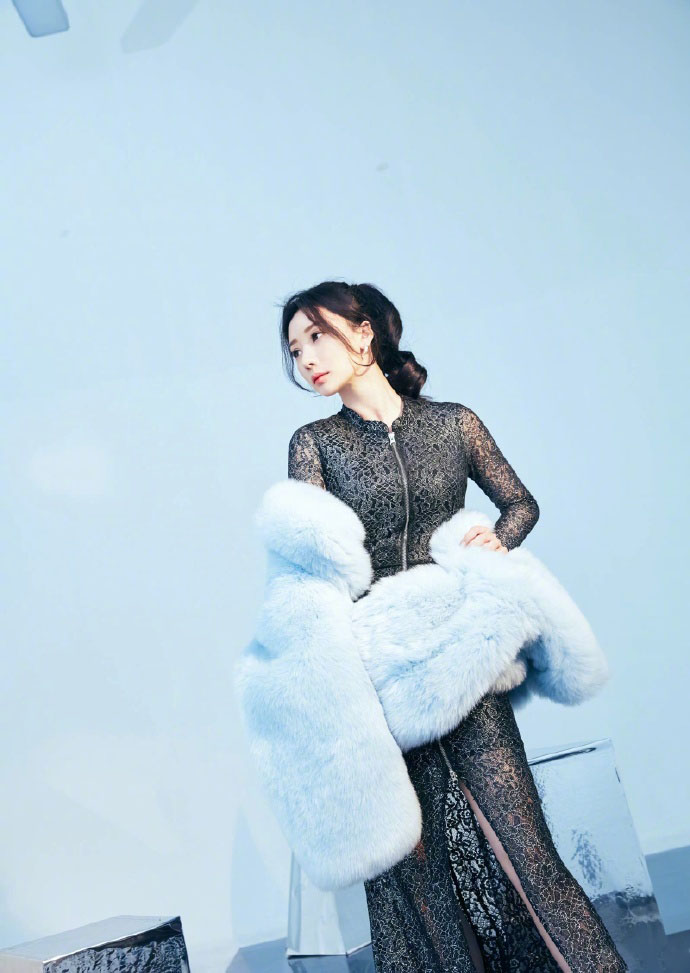 中国内地湖南衡阳女演员柳岩写真电脑桌面壁纸之网络美女图片