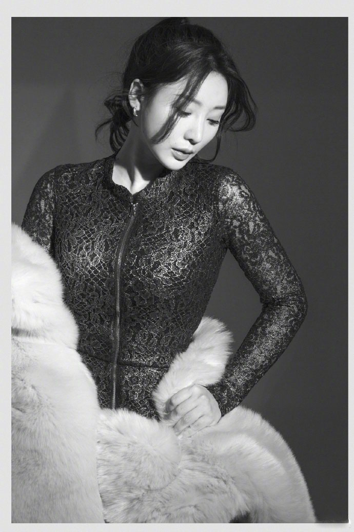 中国内地湖南衡阳女演员柳岩写真电脑桌面壁纸之网络美女图片