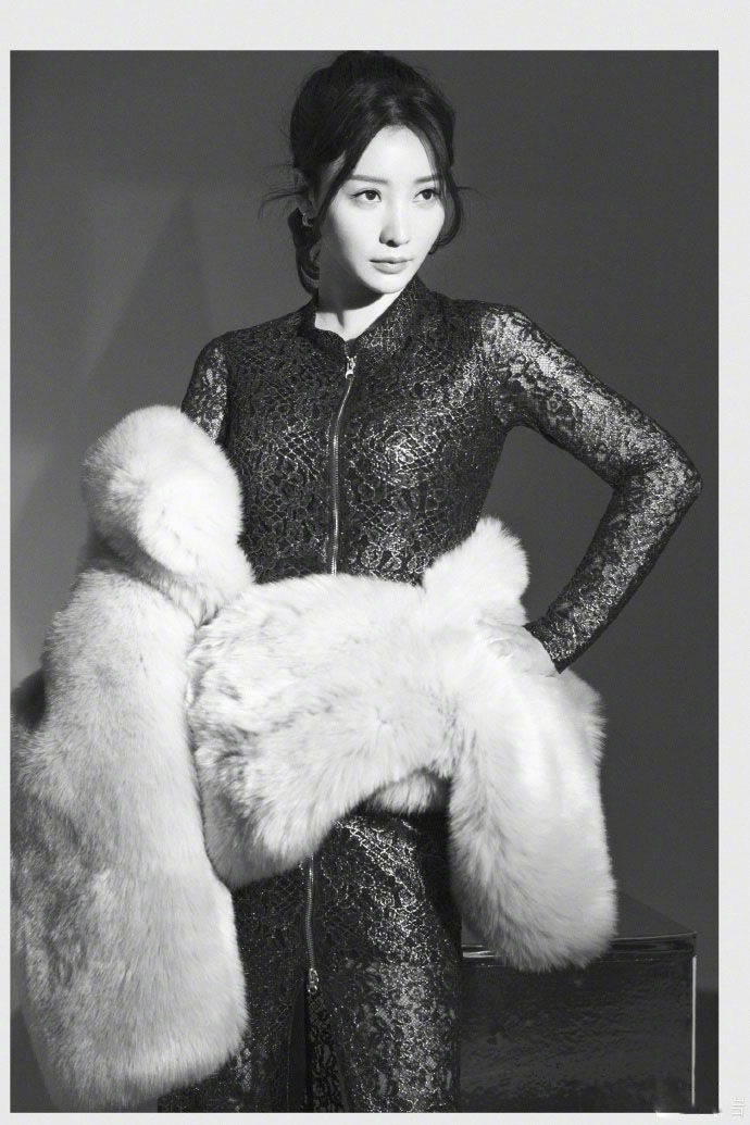 中国内地湖南衡阳女演员柳岩写真电脑桌面壁纸之网络美女图片
