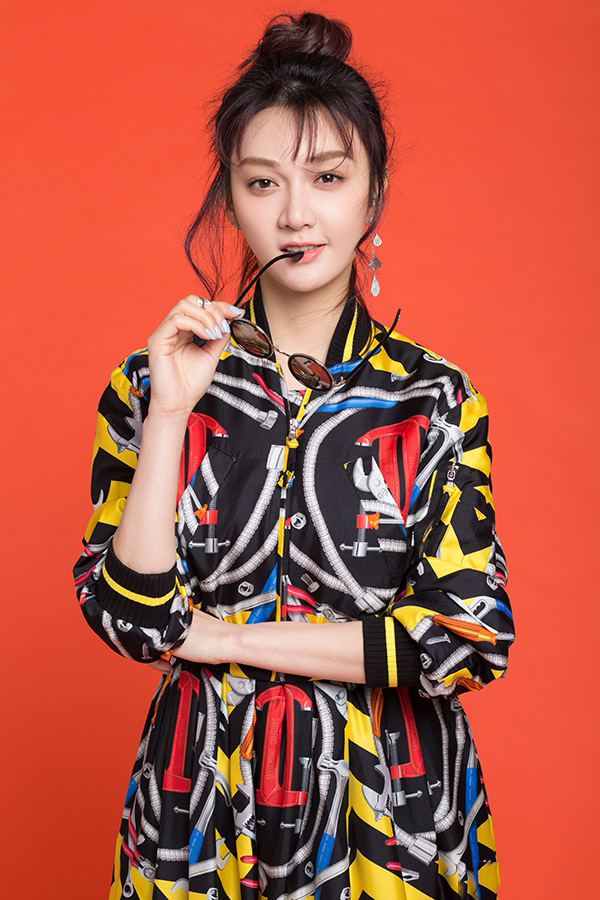 中国内地上海市长宁女演员气质美女潘之琳妩媚奔放车内性感美女写真图片图片 中国内地上海市长宁女演员气质美女潘之琳妩媚奔放车内性感美女写真图片图片