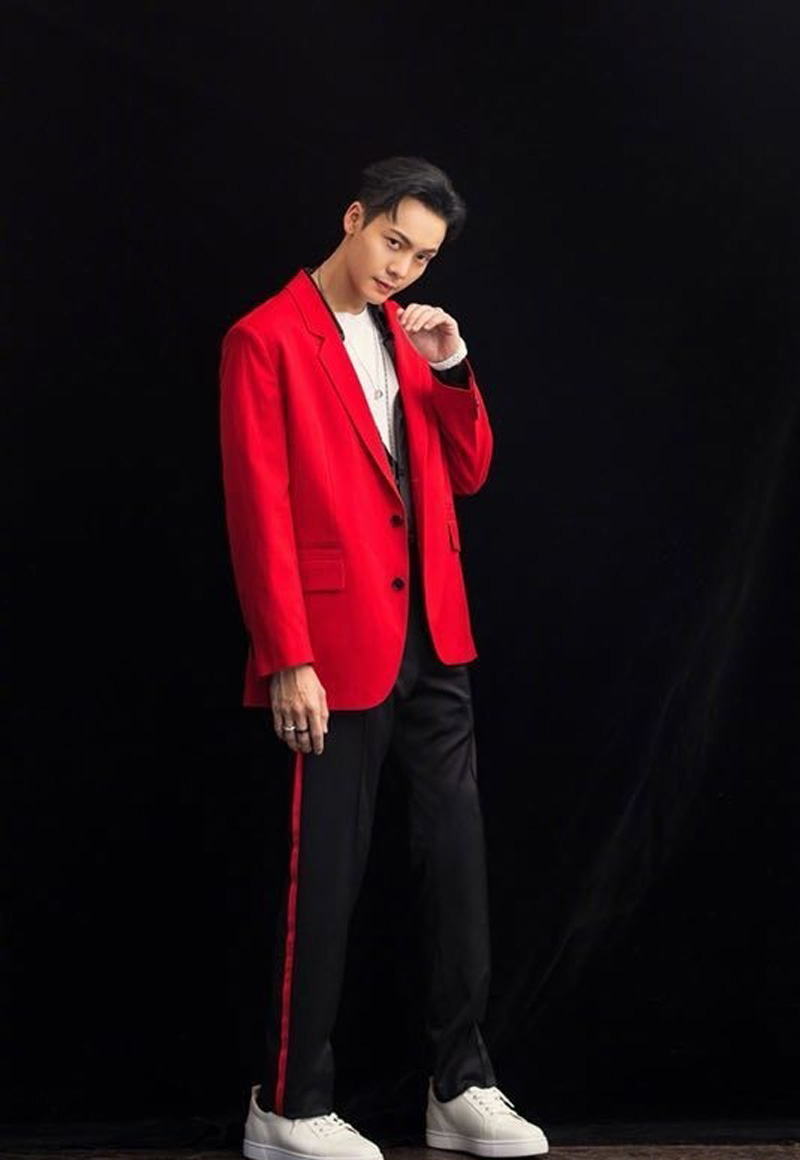 中国香港华语影视男演员歌手陈伟霆第四张个人专辑《headsortails》宣传写真图片陈伟霆专辑封面写真图片图片