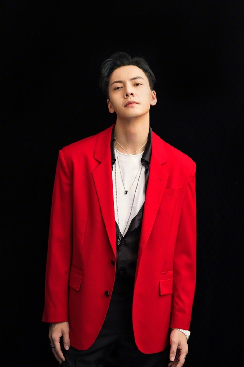 中国香港华语影视男演员歌手陈伟霆第四张个人专辑《headsortails》宣传写真图片陈伟霆专辑封面写真图片图片
