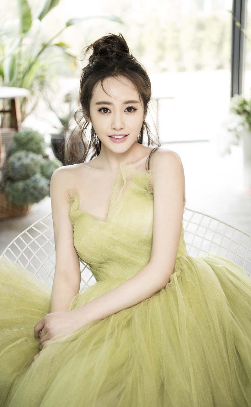 高清中国内地安徽芜湖女演员李纯深v礼服性感写真图片图片