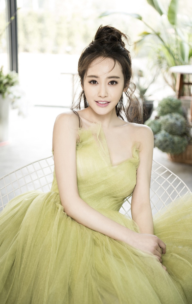 高清中国内地安徽芜湖女演员李纯深v礼服性感写真图片图片