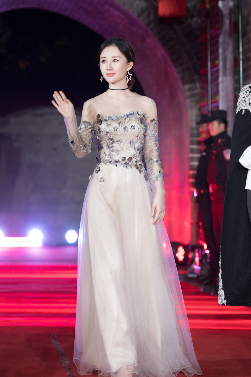 高清吉林美女演员舒畅春日街拍图片图片