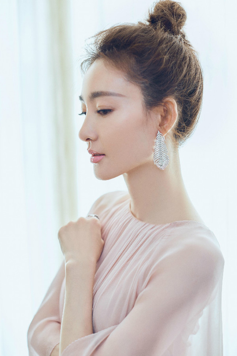 王丽坤优雅灵动粉色长裙写真图片图片