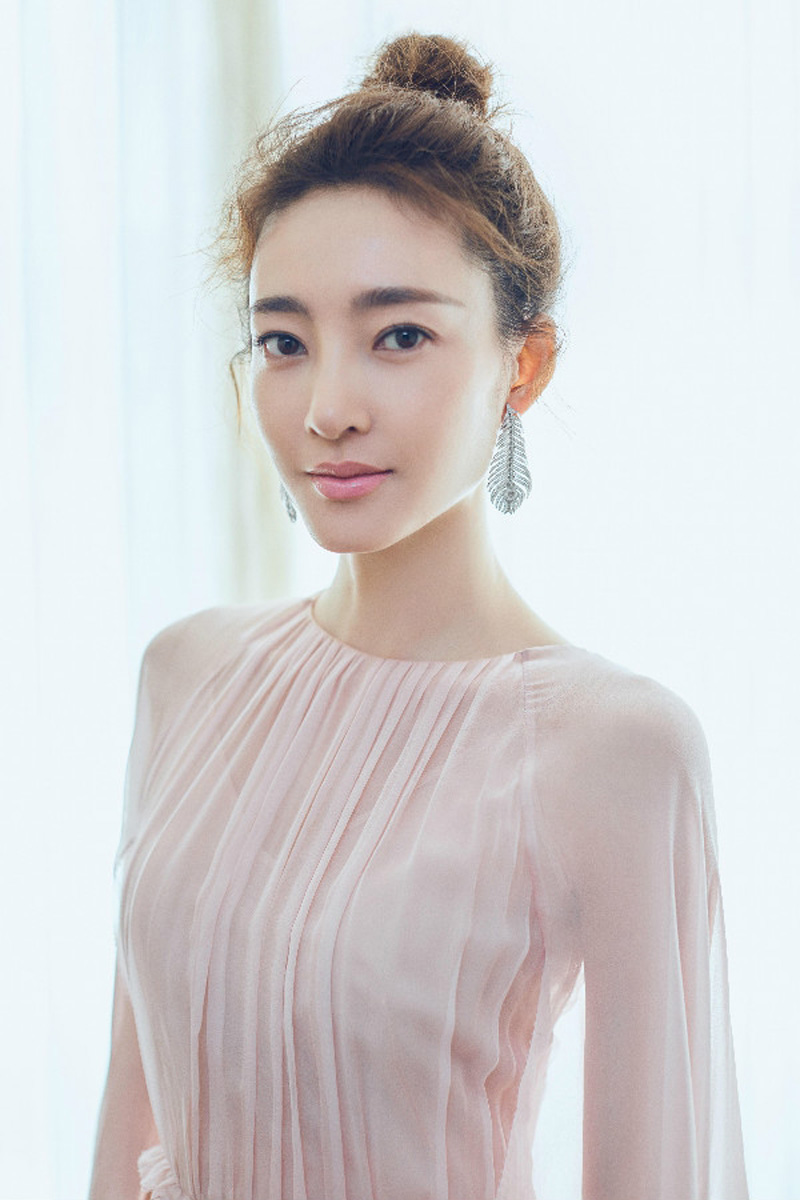 王丽坤优雅灵动粉色长裙写真图片图片