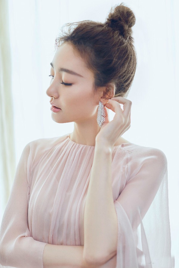 王丽坤现身霍比特人村 素颜女神清新可人图片图片