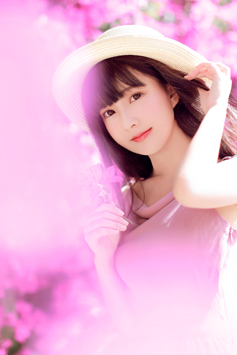 娃娃脸美女性感小蛮腰诱人写真图片