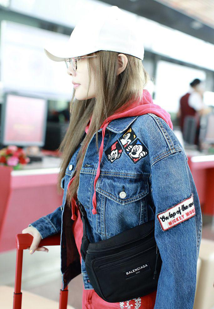贾乃亮李小璐甜馨一家三口庆生写真大片图片