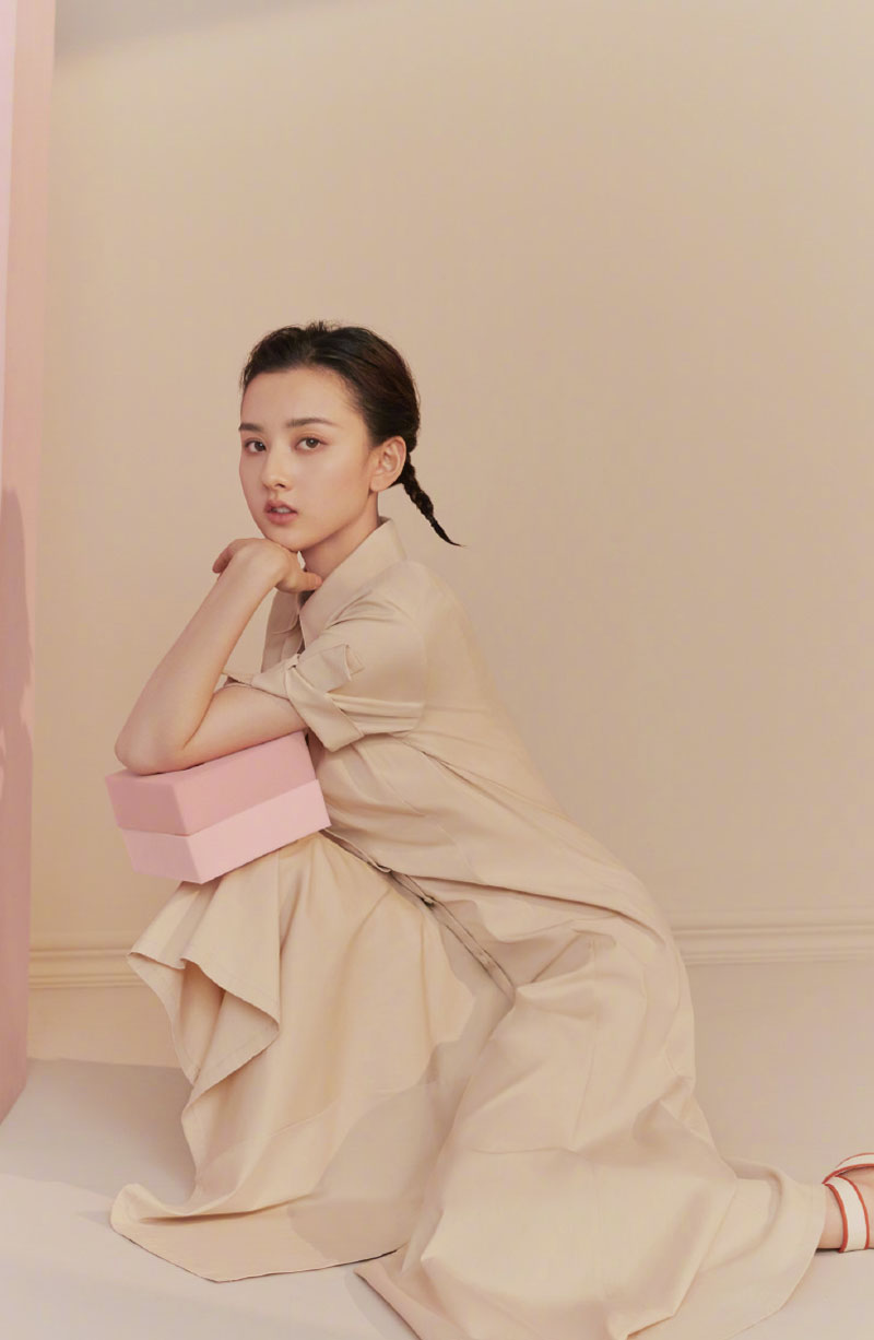 中国北京当代95后女演员宋祖儿性感优雅写真桌面壁纸图片
