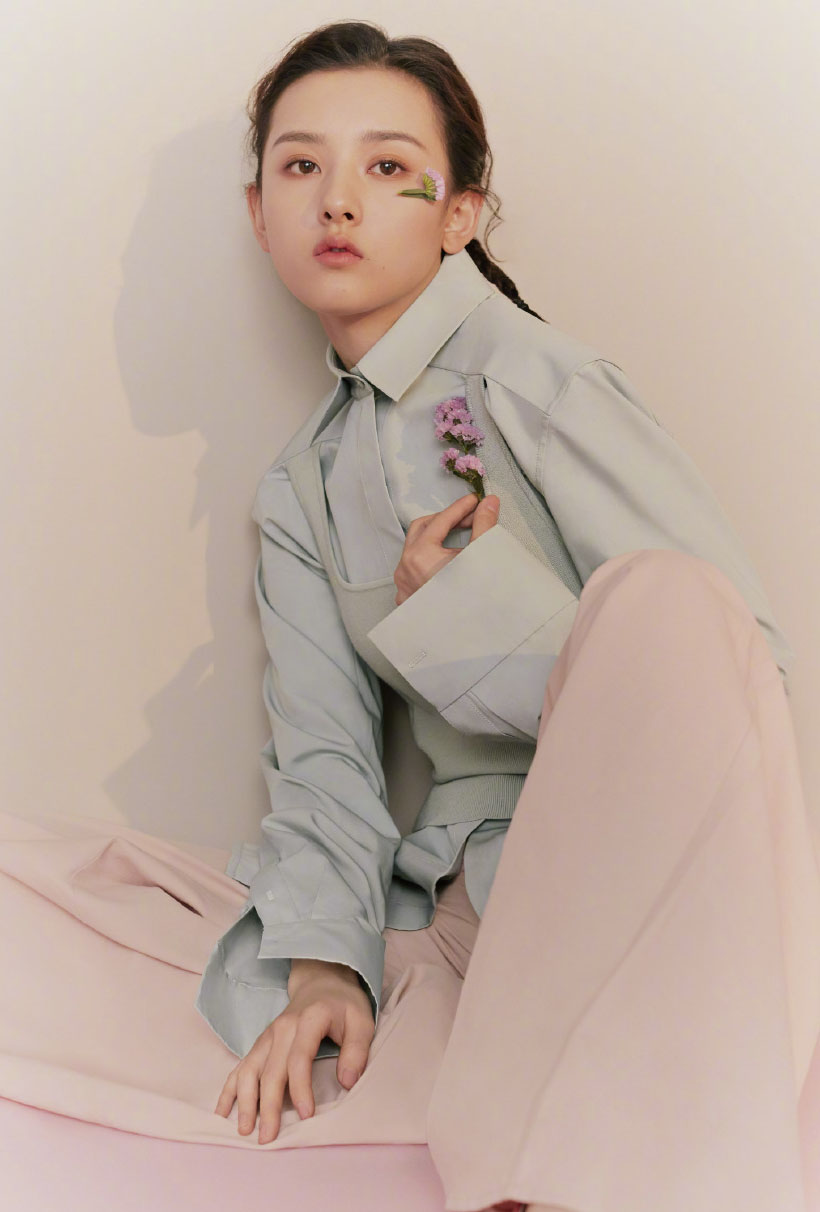 中国北京当代95后女演员小哪吒宋祖儿时尚清新写真桌面壁纸图片 中国北京当代95后女演员小哪吒宋祖儿时尚清新写真桌面壁纸图片