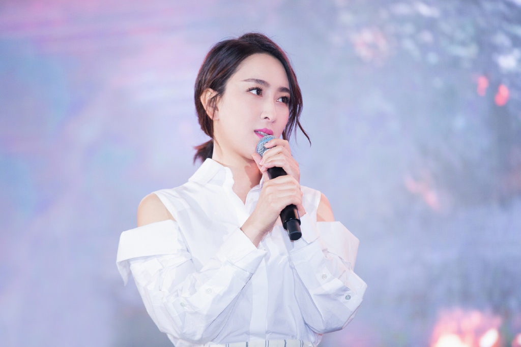 马苏青春活力性感机场街拍图片图片