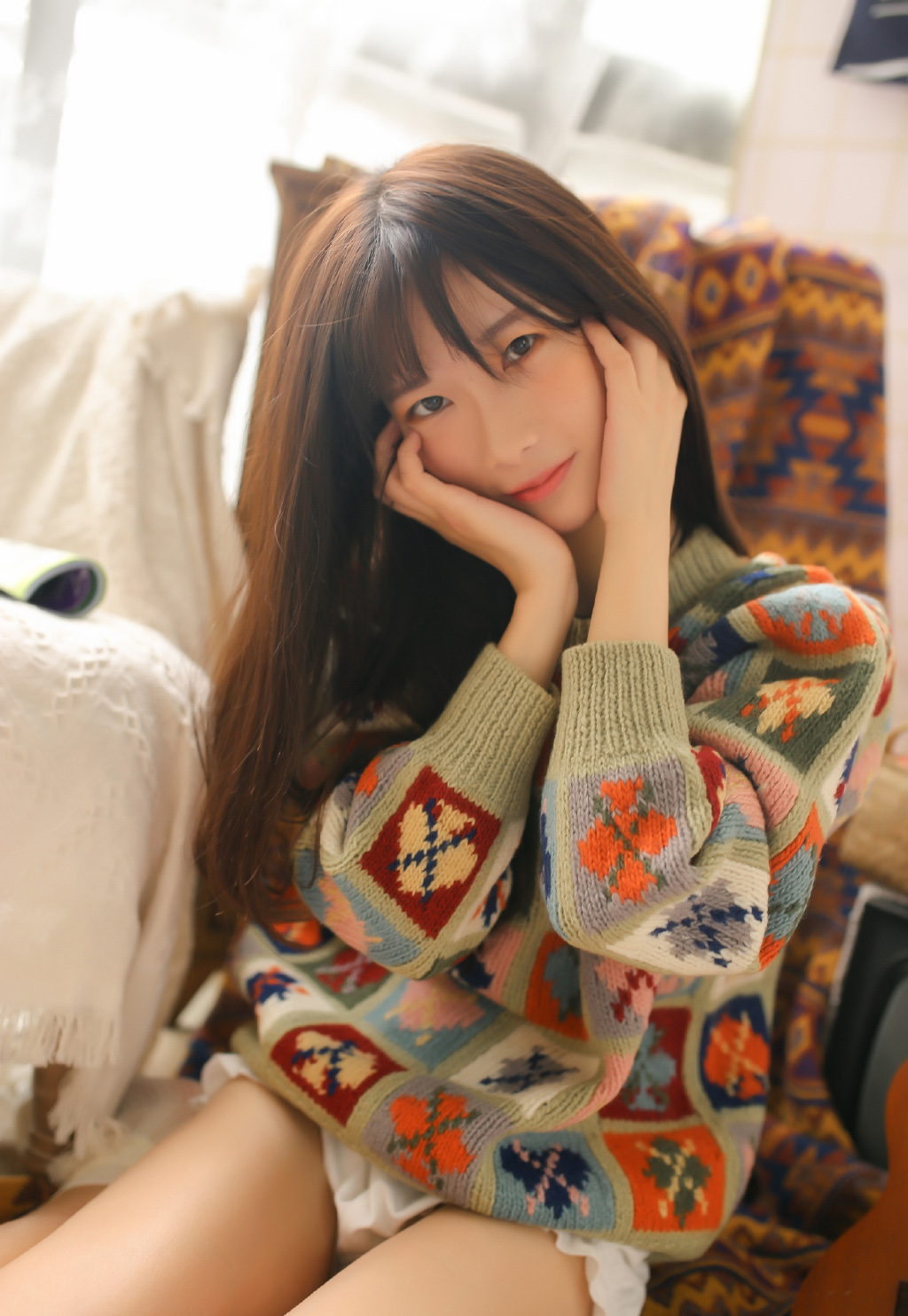 极品美女吊带短裤白丝袜诱惑写真图片