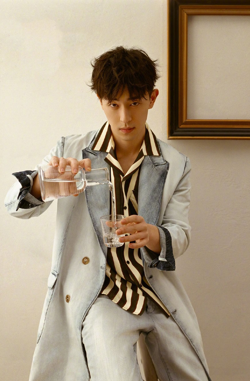 中国内地影视河北省石家庄男演员邓伦儒雅绅士西装写真图片图片